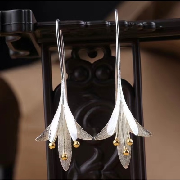 Fashion Silver Plated Blooming Flower Dangling Earrings - Picture 2 of 4